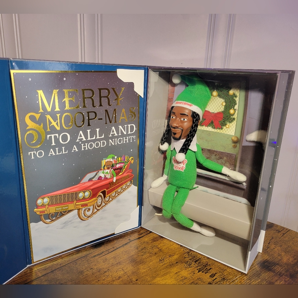 2025 limited Edition Snoop on the Stoop Green Holiday Figure